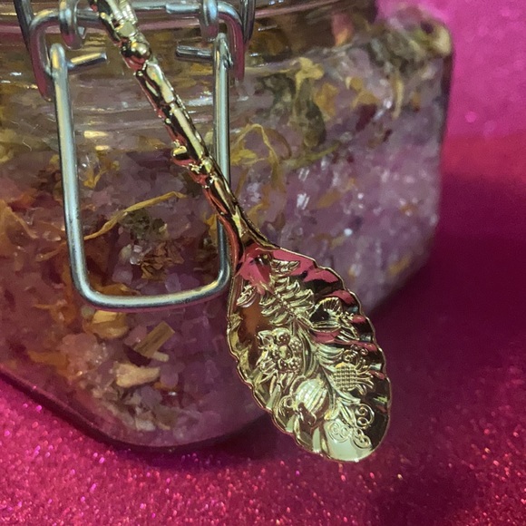 Beautiful bath salts and flowers with silver and Quartz spoon. - Picture 4 of 9